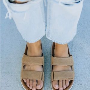 COMFORT FAUX SUEDE VELCRO SANDAL - KHAKI